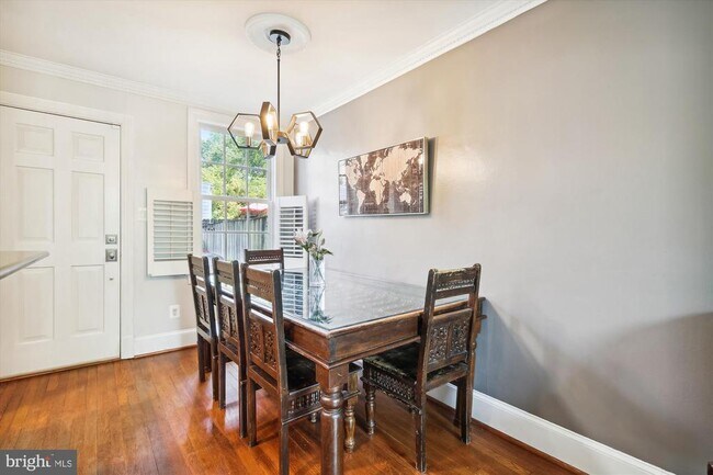 Building Photo - 821 Church St