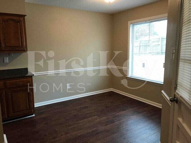 Building Photo - 6577 Cross Oak Dr