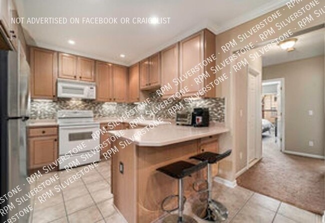 Building Photo - 152 Tiffany-