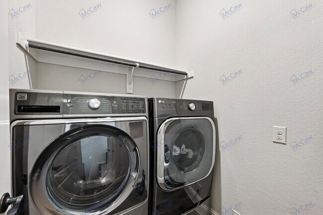 Building Photo - 3829 Honey Grove Dr