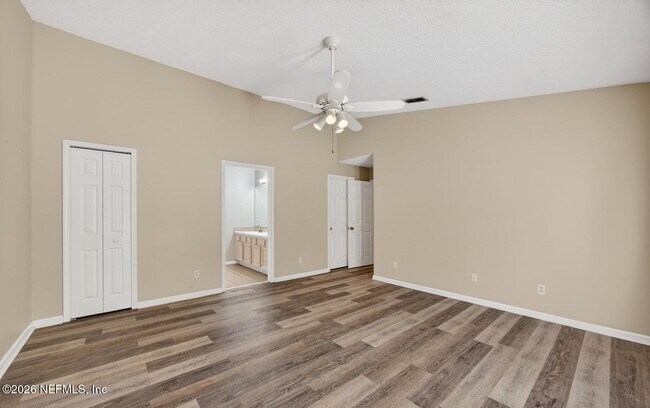 Building Photo - 13727 Richmond Park Dr N