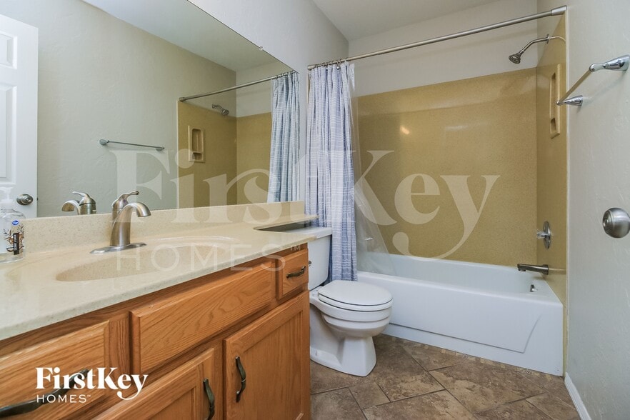 Building Photo - 1388 N Santa Anna Ct