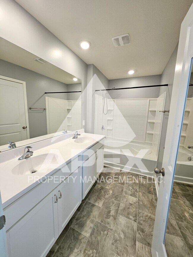 Building Photo - Stunning 5 Bd / 3.5 Ba 2-Story Single Family home in Hardin Valley!