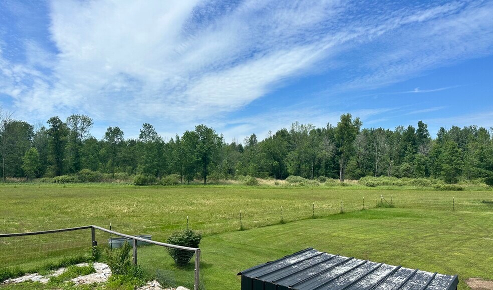 Back view - 7166 Sundew Rd
