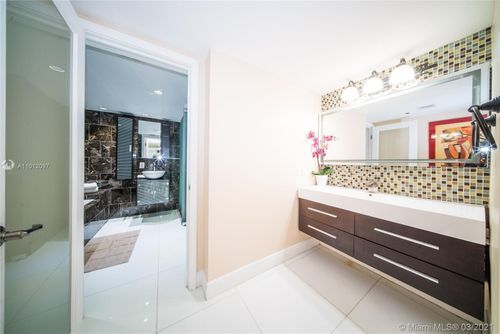 Building Photo - 1717 N Bayshore Dr