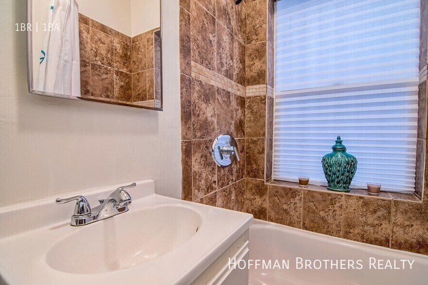 Building Photo - 5233 Monte Vista St