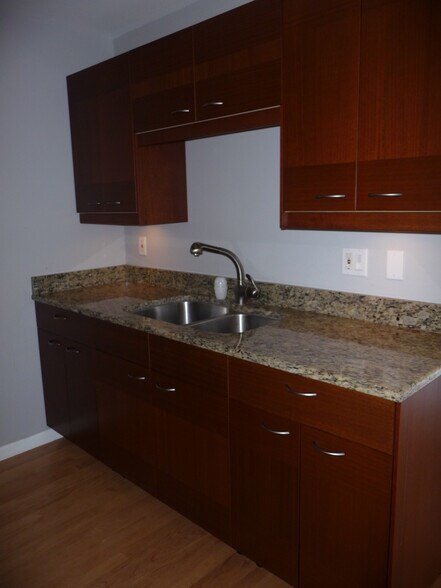 Building Photo - 920 Jonathon Ct