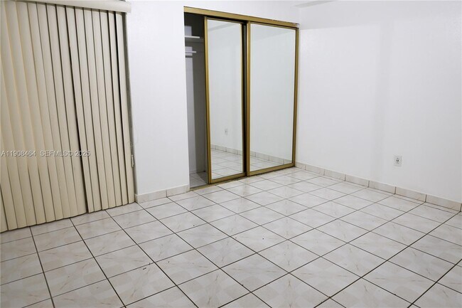 Building Photo - 9210 Fontainebleau Blvd