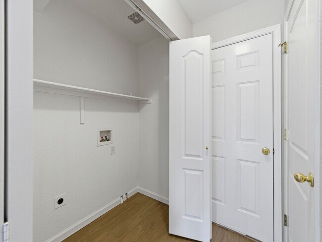 Building Photo - Recently Refreshed 3 Bed, 2.5 Bath Duplex with Fenced Yard — Available Now in Evans, CO!