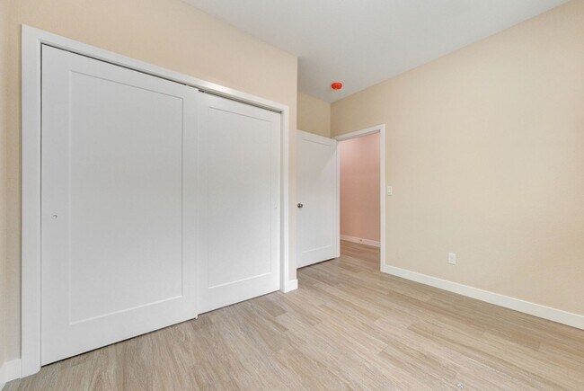 Building Photo - 105 E Ensey St