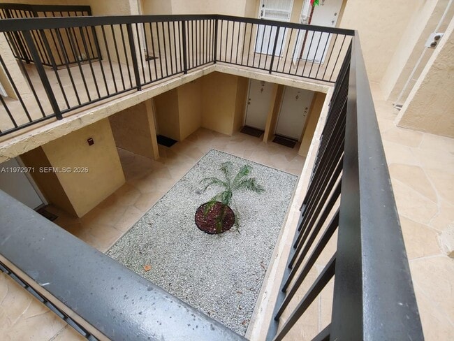 Building Photo - 690 W Park Dr