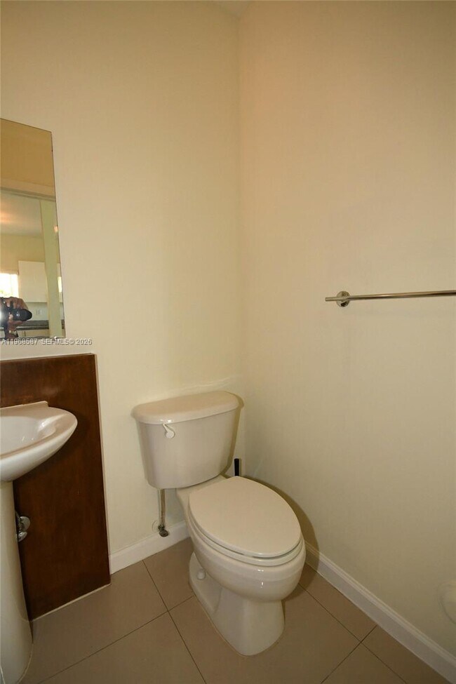 Building Photo - 2780 SW 33rd Ave