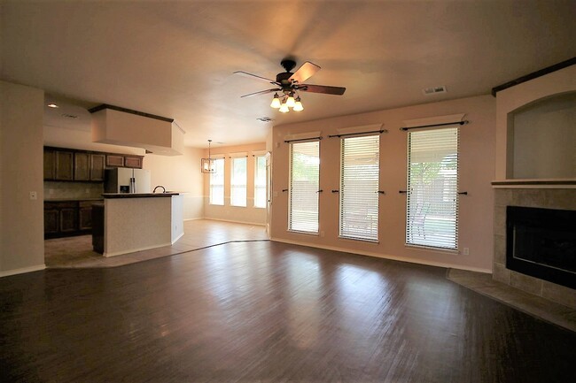 Building Photo - Beautiful 4 Bed 2 Bath in Edmond