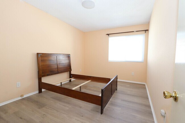Building Photo - **24210 Sylvan Glen Rd #F Diamond Bar** 2 bedroom 2 bath Townhouse !!