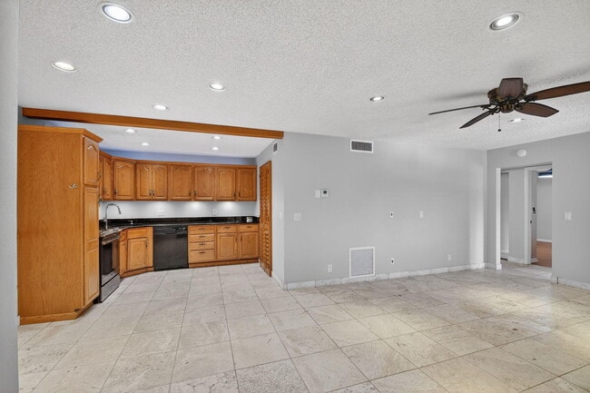 Building Photo - 511 Shady Pine Way