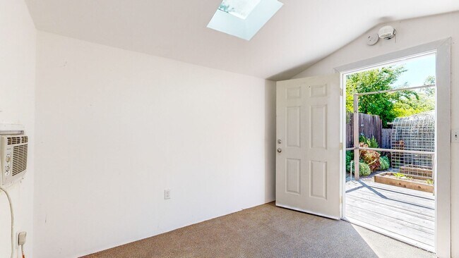Building Photo - Beautiful 2 Bedroom 2 Bathroom Single Fami...