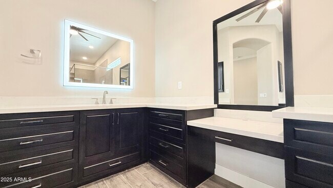 Building Photo - 4501 E Timberline Ct