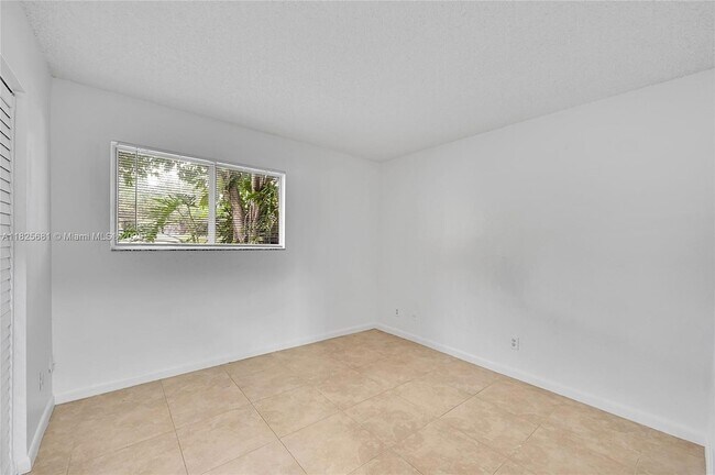 Building Photo - 3453 NW 44th St