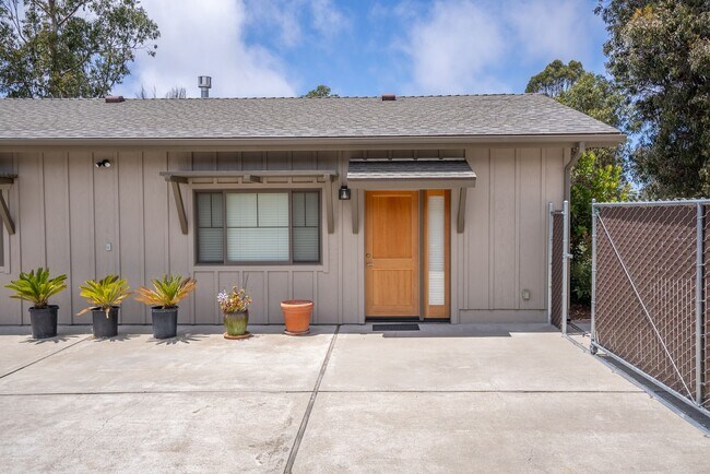 Building Photo - 1481 Hollister Ln