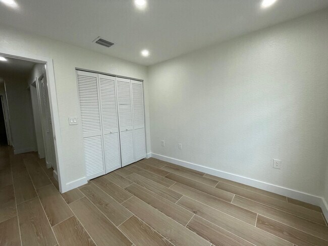 Building Photo - 12472 SW 44th Ct