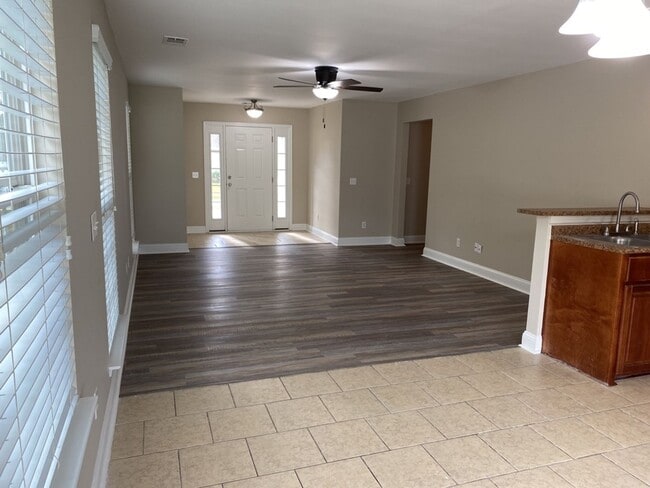 Building Photo - 152 Scarlett Ln