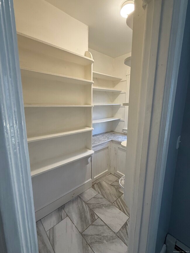 Building Photo - 352 Vine St