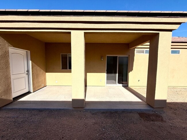 Building Photo - Great 3 Bedroom, 2 Bathroom Home Centrally Located- Available Now!