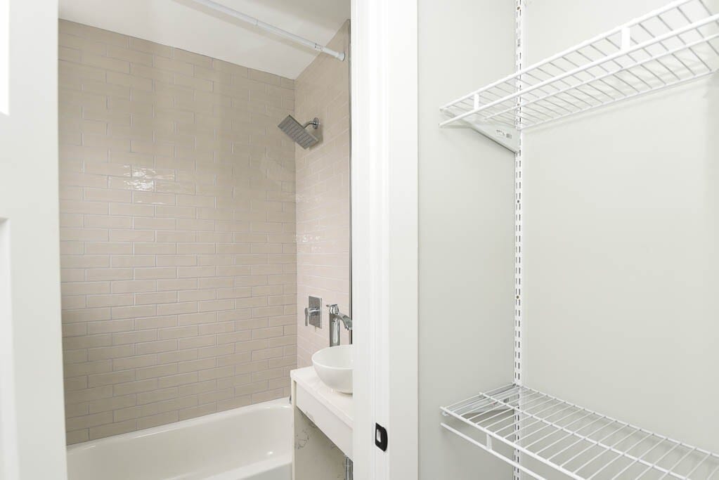 Building Photo - 508 W Belmont Ave