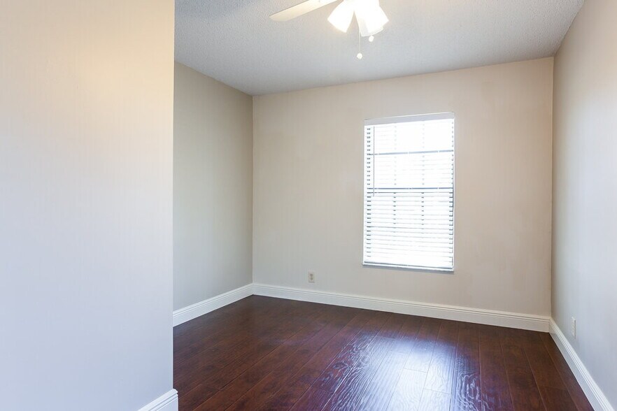 Building Photo - 1455 Thornbank Ln
