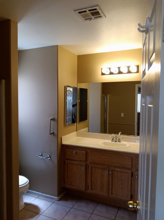 Building Photo - Adorable Single Story 3/2/2 car Ready Now