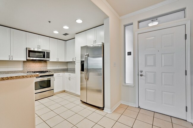 Building Photo - Large Santa Clara 1 Bedroom Condo in Rivermark Area