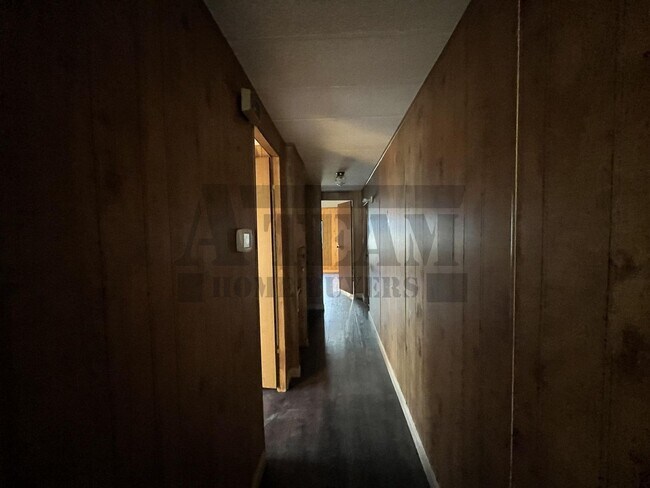 Building Photo - Spacious 2-bedroom, 1-bathroom home!