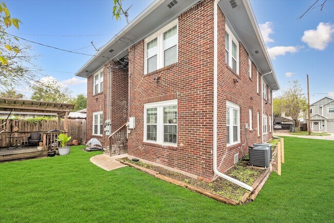 Building Photo - 4114 Lamar St