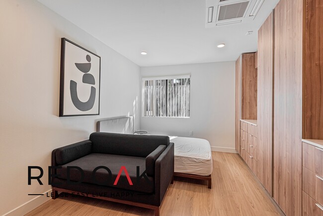 Building Photo - ~$355 OFF~ Cozy Private Suite in a Shared ...