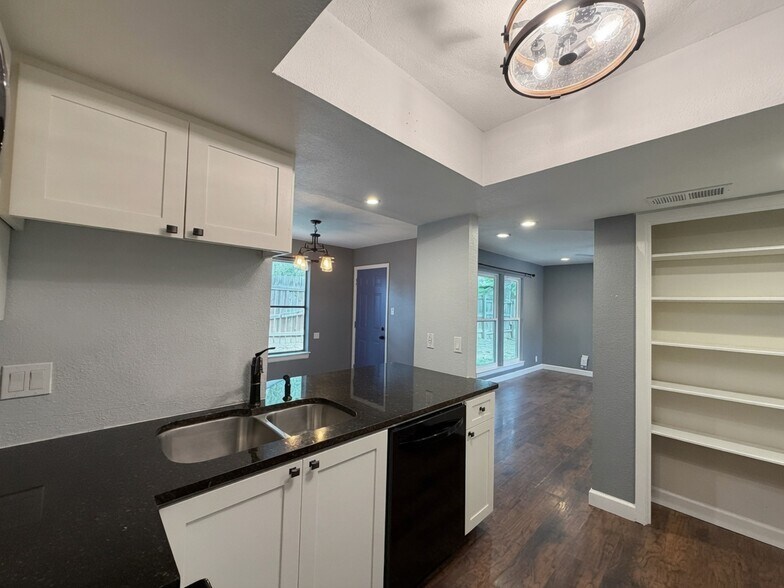 Building Photo - 8107 Hood Cir