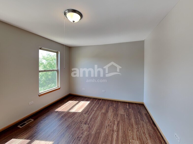 Building Photo - 3226 Kenilworth Ln