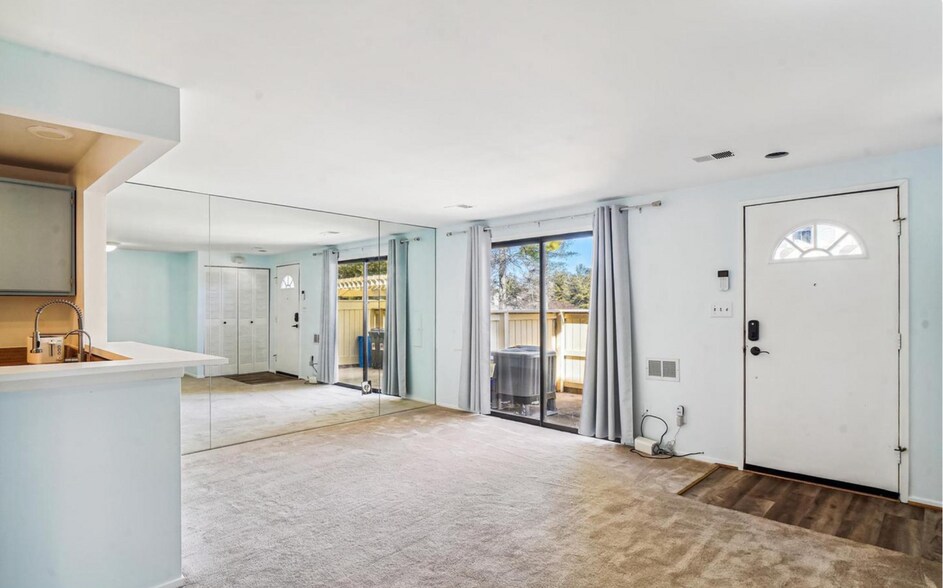 Building Photo - 8851 Welbeck Way