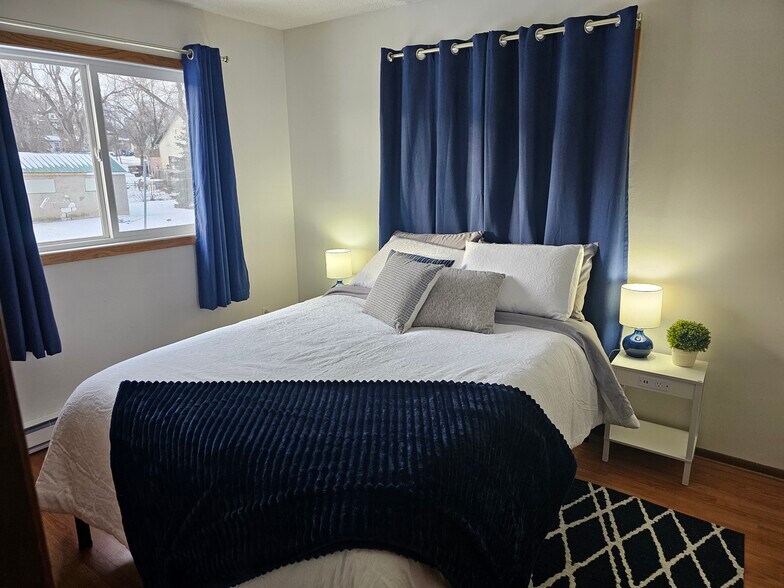 Building Photo - 1006 Oak St