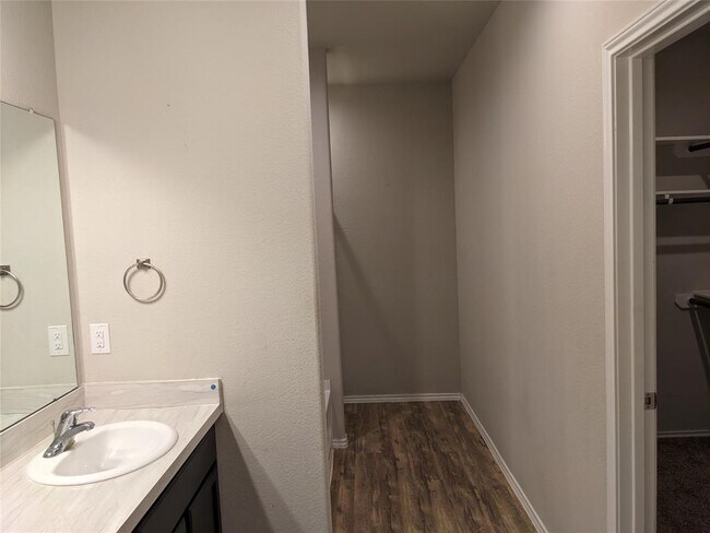 Building Photo - 6122 Purple Iris St