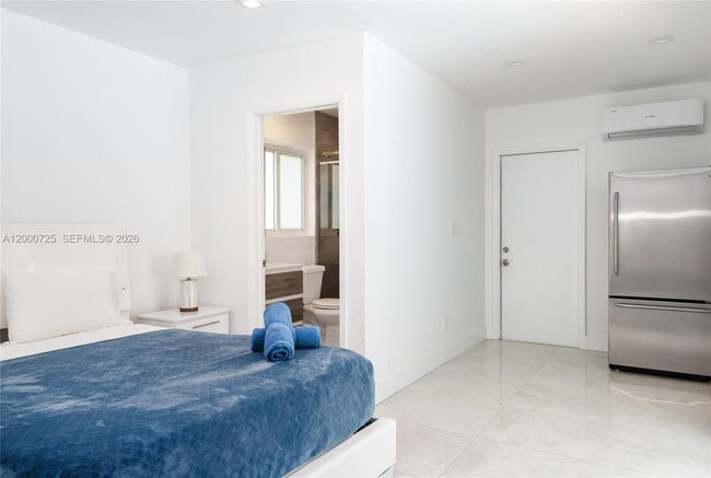 Building Photo - 2555 NE 202nd St