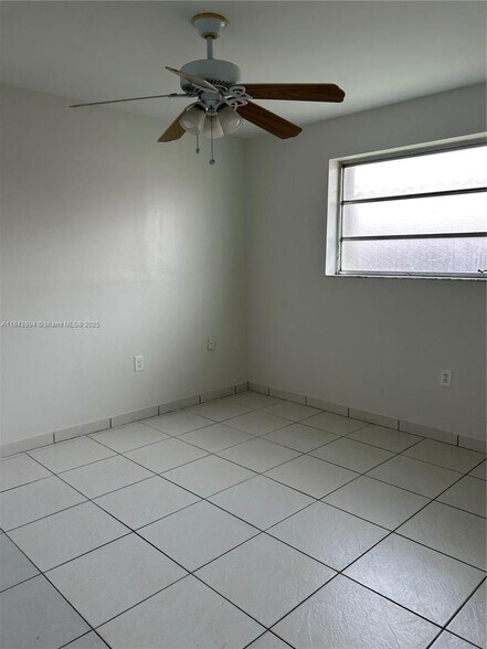 Building Photo - 955 SW 87th Ct