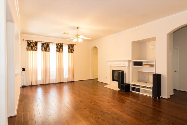 Building Photo - 9115 Sunny Ridge Dr