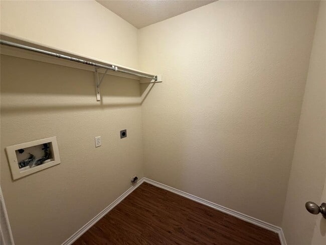 Building Photo - 1605 Paint Brush Dr