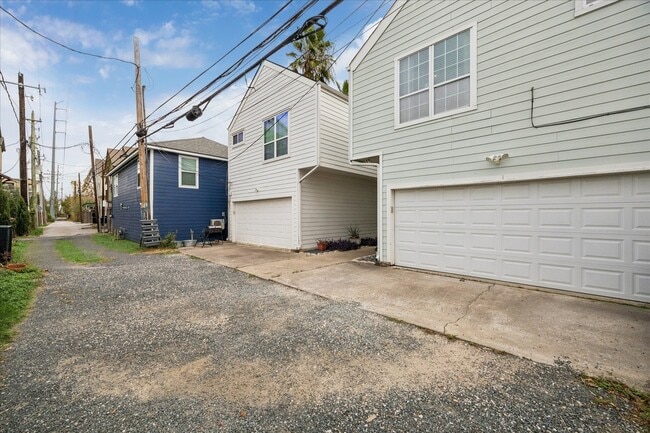 Building Photo - 731 Heights Blvd