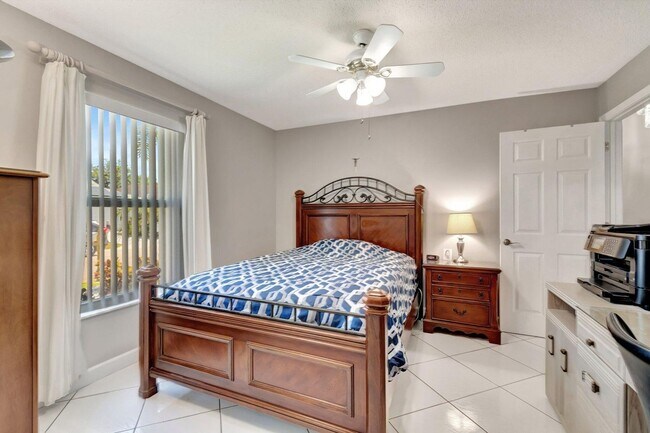 Building Photo - Waterway Cove