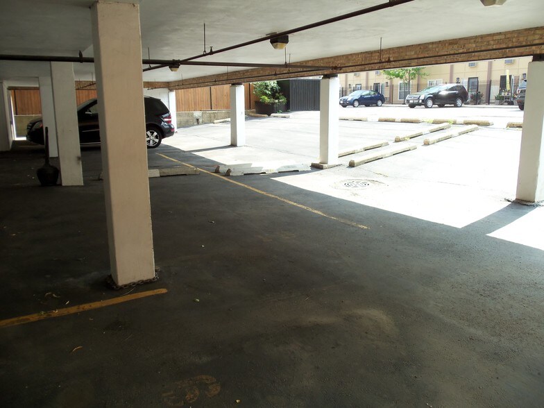 Parking (Covered) - 1750 N Mohawk St