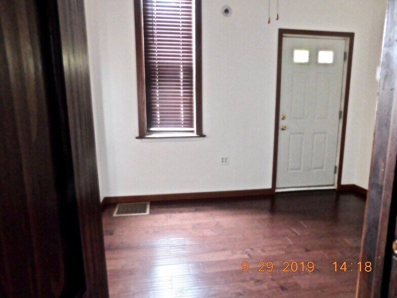 Living room - 1340 W 19th St