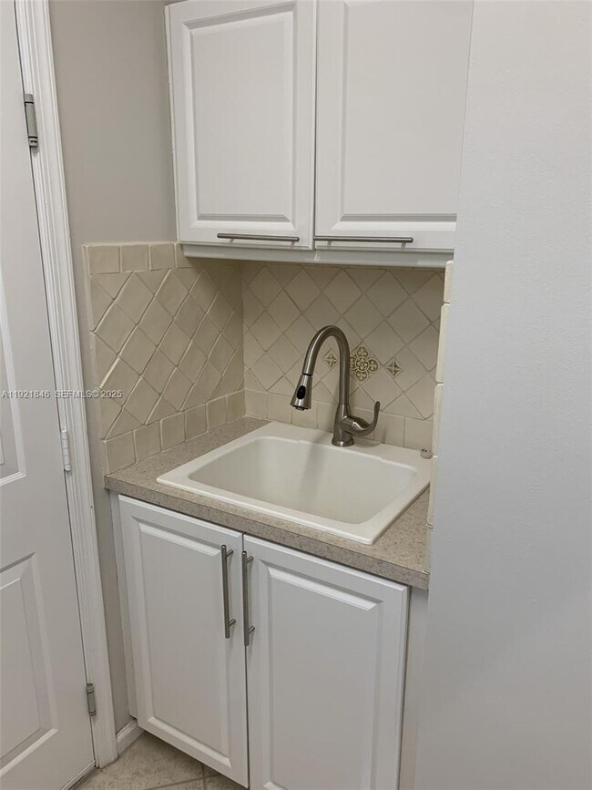 Building Photo - 2518 Bay Pointe Ct