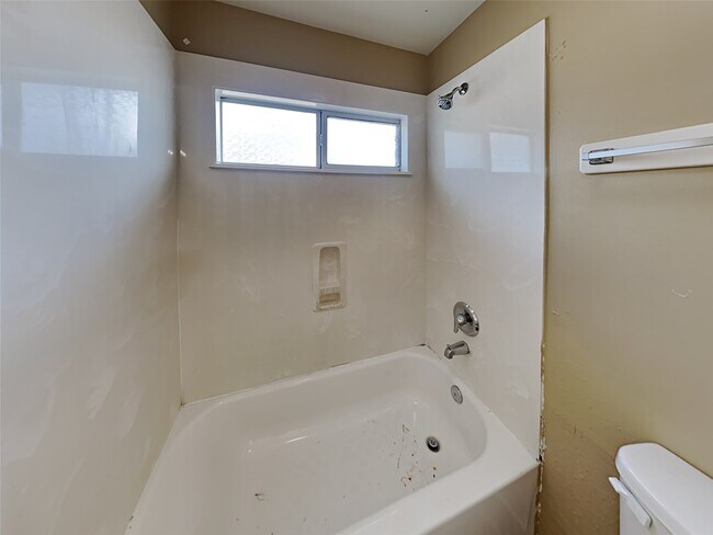 Building Photo - 1927 Makenna Ln