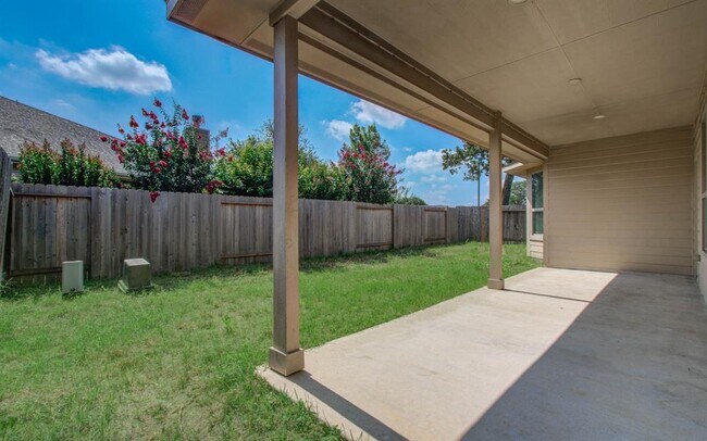 Building Photo - 15618 Whispering Green Dr